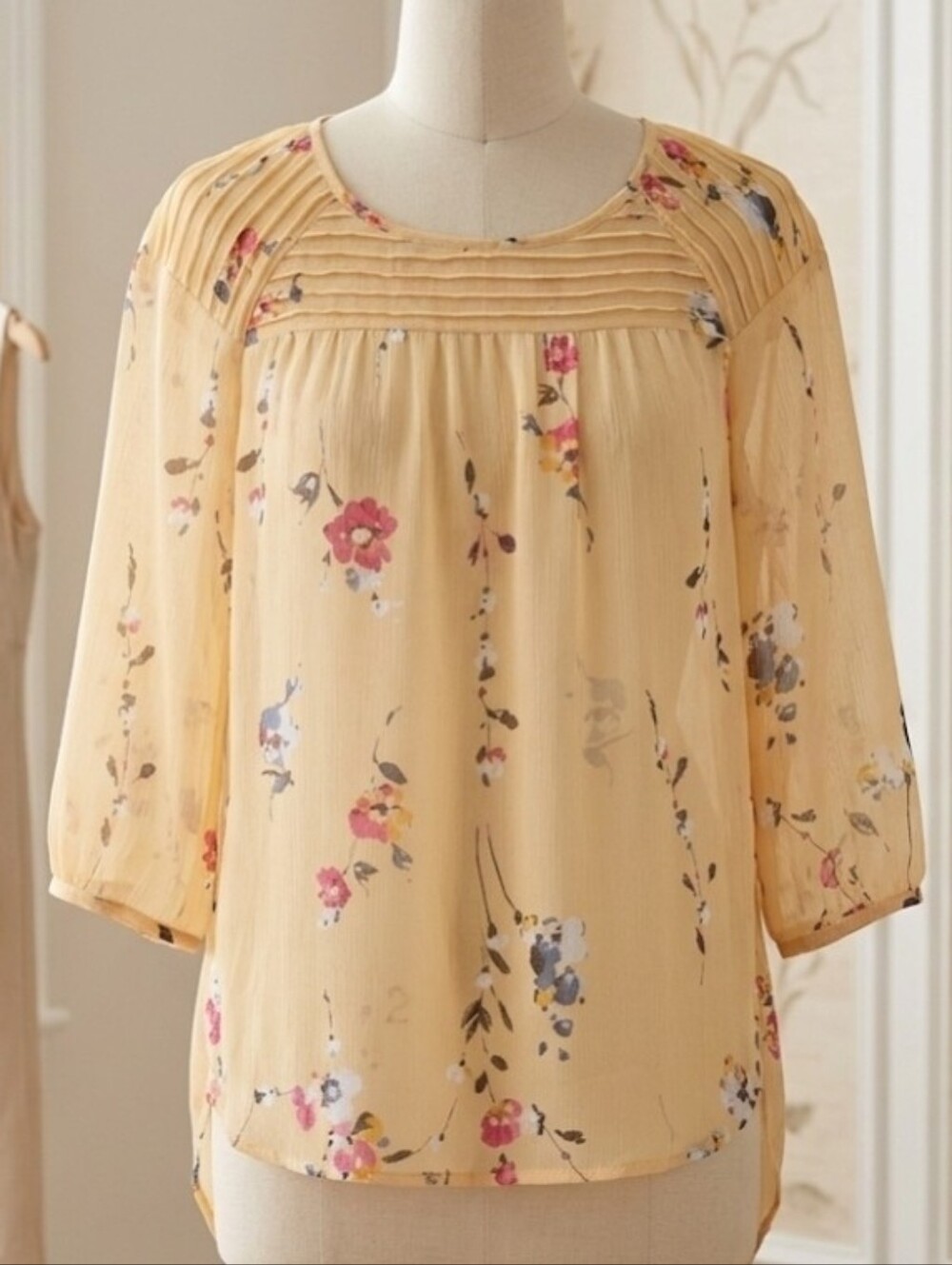 LC Lauren Conrad Yellow Floral Pintuck Blouse XS Sheer Pleated Boho Peasant Top